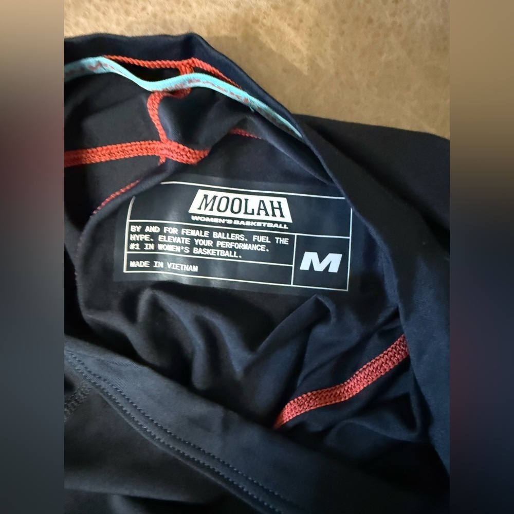 Moolah Women's Padded Compression Top Size Medium Cool/Breathable New - Picture 3 of 7